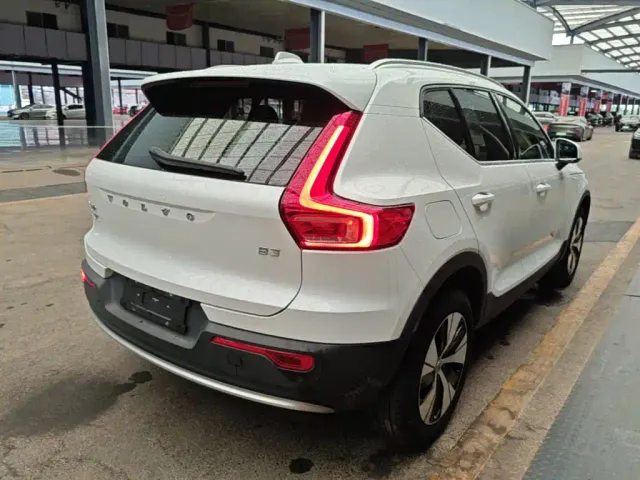 Volvo XC40 — Фото автомобиля 6