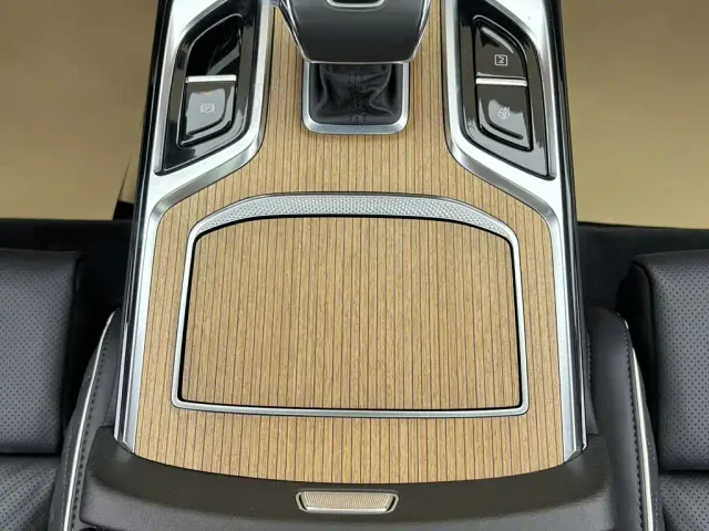 Hongqi E-HS9 — Фото автомобиля 24