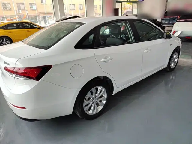 Buick Excelle — Фото автомобиля 6