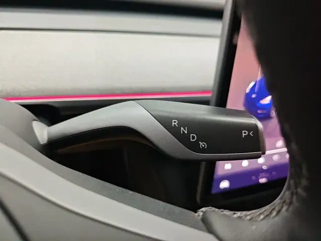 Tesla Model Y — Фото автомобиля 13