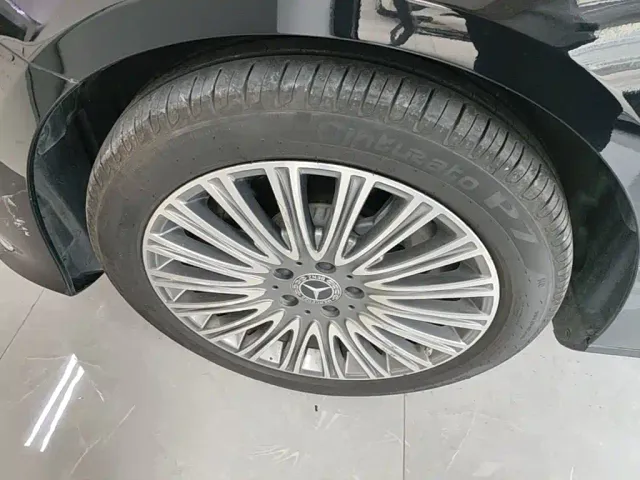 Mercedes-Benz E-Class — Фото автомобиля 22