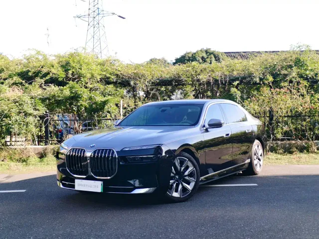 BMW i7 — Фото автомобиля 3