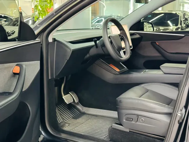 Tesla Model Y — Фото автомобиля 4