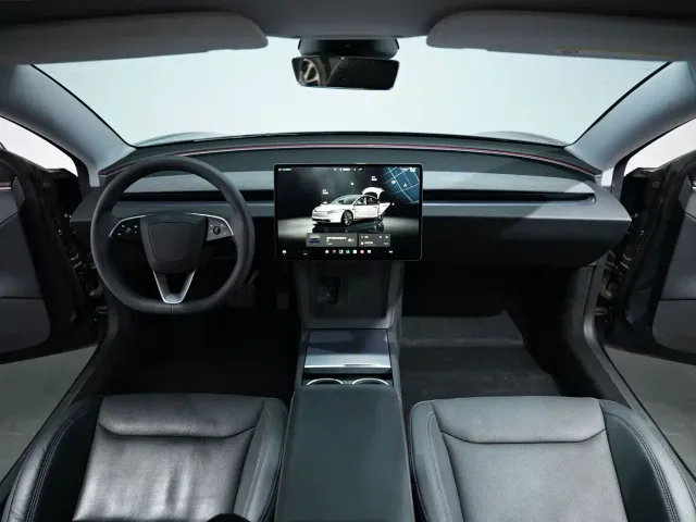 Tesla Model 3 — Фото автомобиля 13