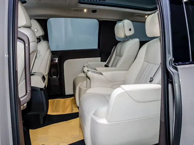 Li Auto MEGA — Фото автомобиля 7