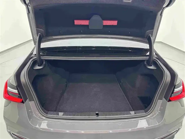 BMW 7 Series — Фото автомобиля 27