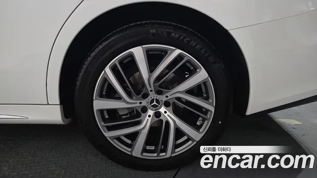 Mercedes-Benz E-Class — Фото автомобиля 21