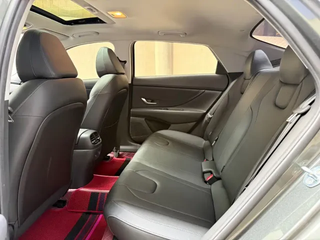 Hyundai Elantra — Фото автомобиля 10