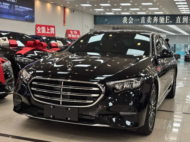 Mercedes-Benz E-Class — Фото автомобиля 3