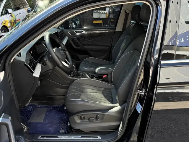 Volkswagen Tiguan L — Фото автомобиля 13