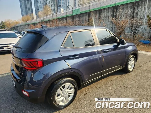 Hyundai Venue — Фото автомобиля 2