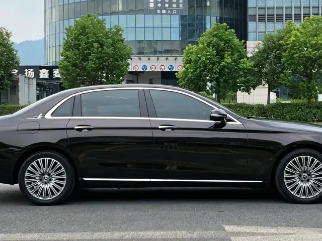 Mercedes-Benz E-Class — Фото автомобиля 8