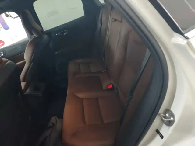 Volvo XC60 — Фото автомобиля 16