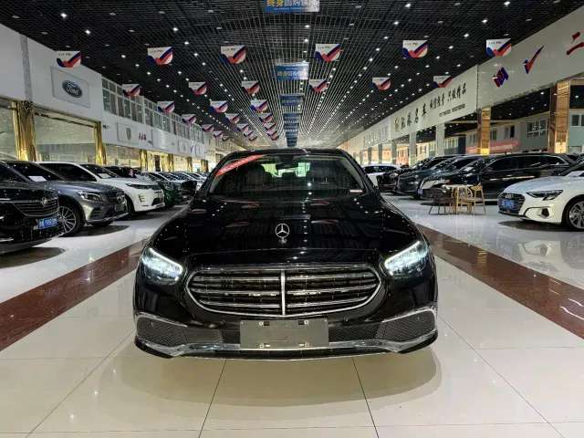 Фотография автомобиля — Mercedes-Benz E-Class