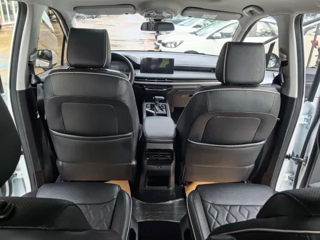 Wuling Jiachen — Фото автомобиля 12