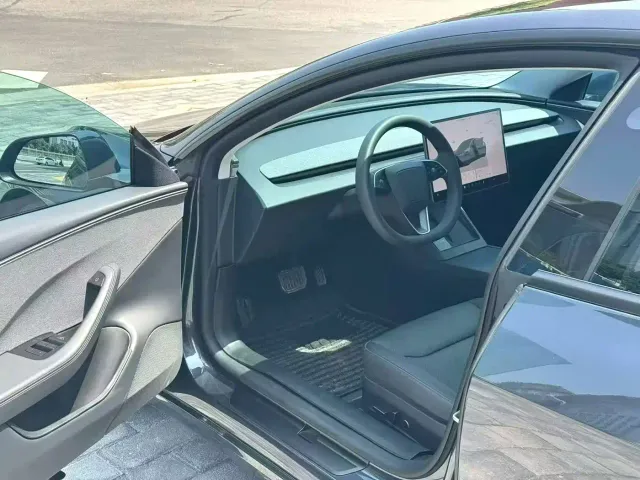 Tesla Model 3 — Фото автомобиля 7
