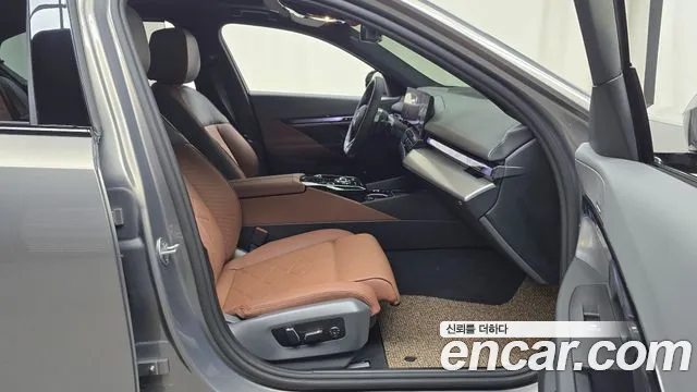 BMW 5-Series 5 серия (G60) 530i xDrive M Sport — Фото автомобиля 24
