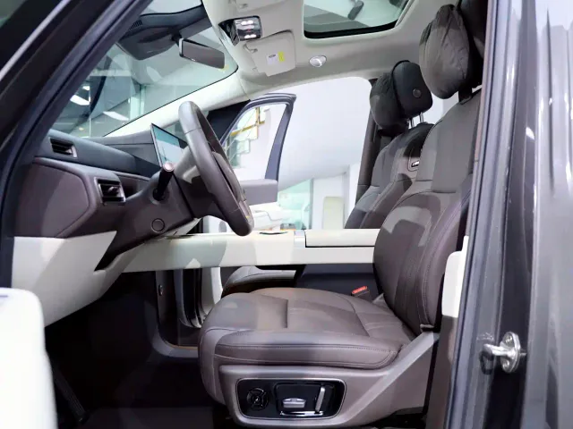 Li Auto MEGA — Фото автомобиля 14