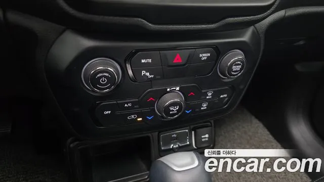 Jeep Renegade — Фото автомобиля 25