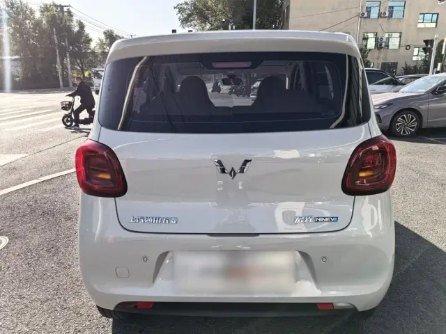 Wuling Hongguang Mini EV — Фото автомобиля 10