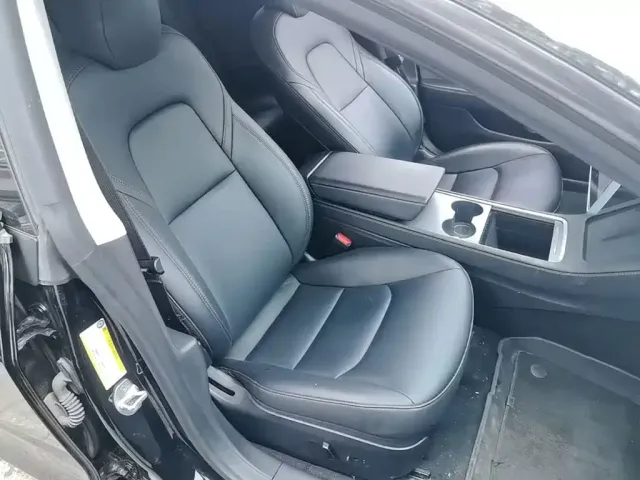 Tesla Model 3 — Фото автомобиля 24
