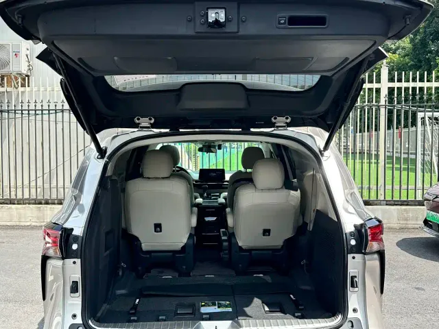 Toyota Sienna — Фото автомобиля 7