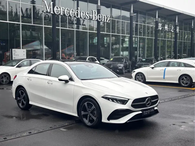 Mercedes-Benz Mercedes-Benz A-Class 2023 A 200 L Fashion — Фото автомобиля 4