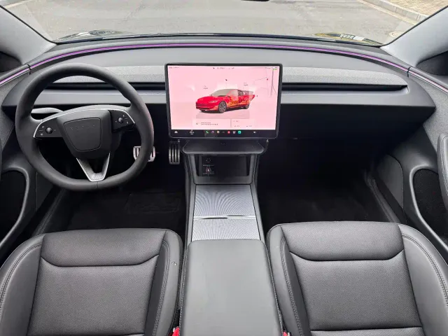 Tesla Model 3 — Фото автомобиля 9