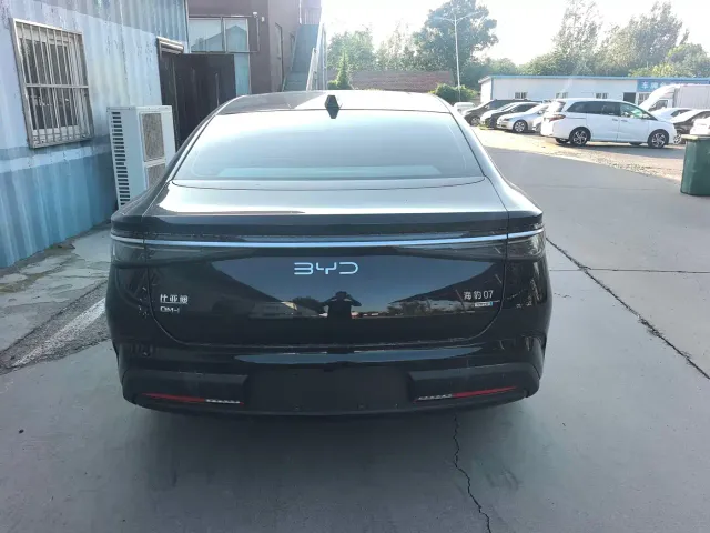 BYD Seal 07 DM-i — Фото автомобиля 9