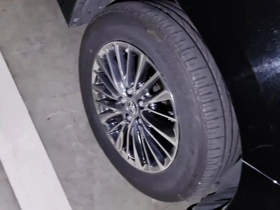 Toyota Alphard 2021 Hybrid 2.5L Luxury — Фото автомобиля 6