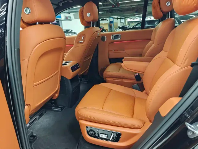 Li Auto L8 — Фото автомобиля 11