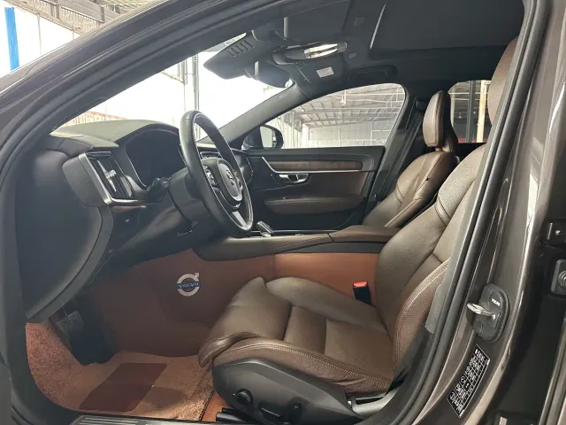Volvo S90 — Фото автомобиля 4
