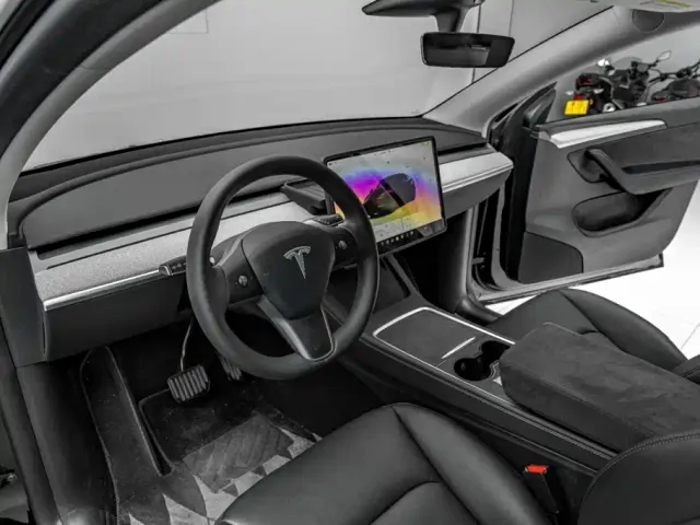 Tesla Model Y — Фото автомобиля 14