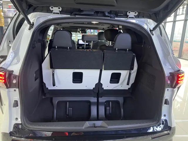 Toyota Sienna — Фото автомобиля 24