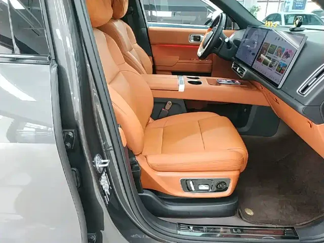 Li Auto L8 — Фото автомобиля 24