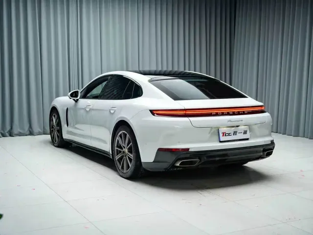 Porsche Panamera — Фото автомобиля 10