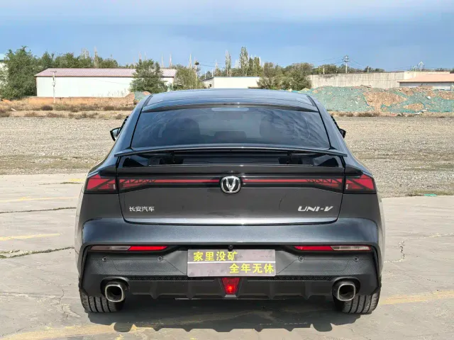 Changan Changan UNI-V 2022 1.5T Premium Model — Фото автомобиля 8