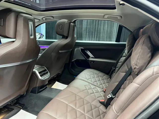 BMW 7 Series — Фото автомобиля 9