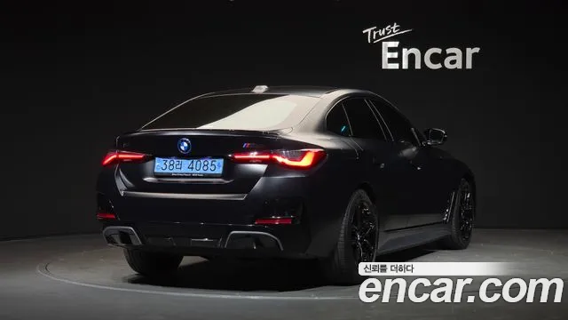 BMW i4 — Фото автомобиля 2