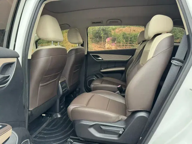 BYD Song MAX — Фото автомобиля 5