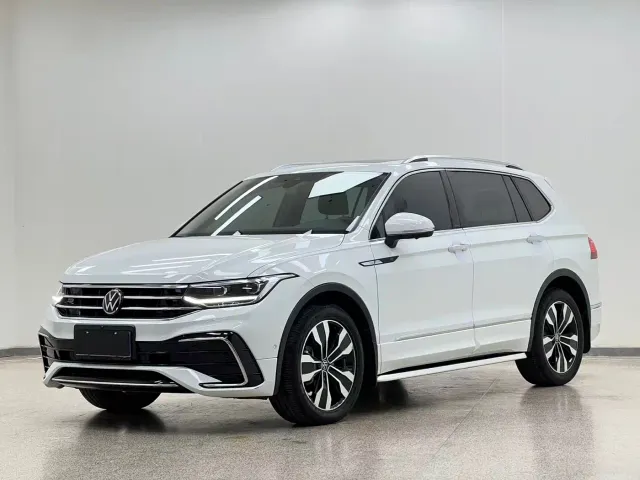 Фотография автомобиля — Volkswagen Tiguan L