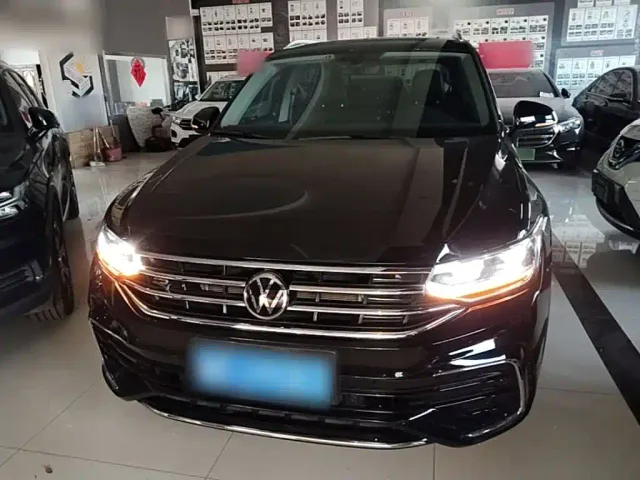 Volkswagen Tiguan L — Фото автомобиля 2