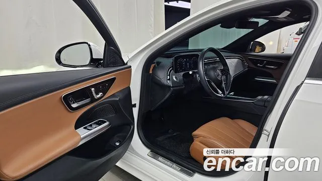 Mercedes-Benz E-Class — Фото автомобиля 3