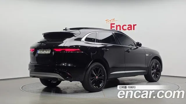 Jaguar F-Pace — Фото автомобиля 2