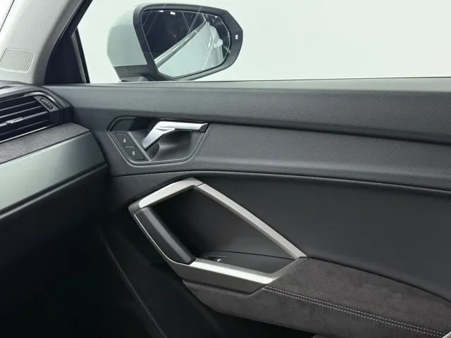 Audi Q3 — Фото автомобиля 11