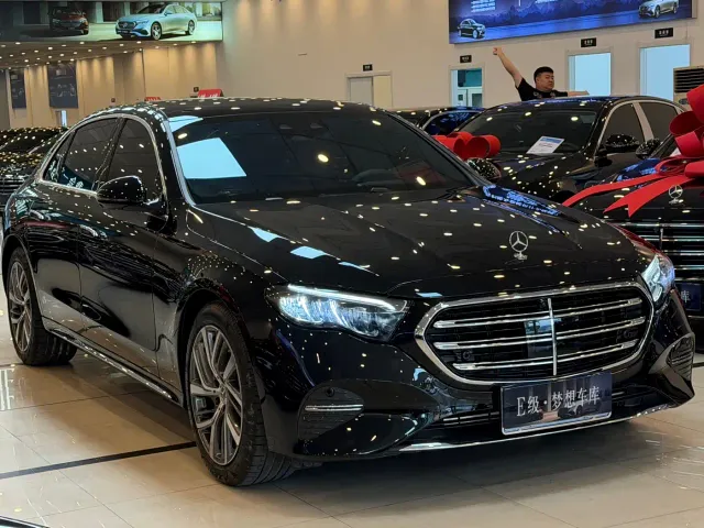 Mercedes-Benz E-Class — Фото автомобиля 3