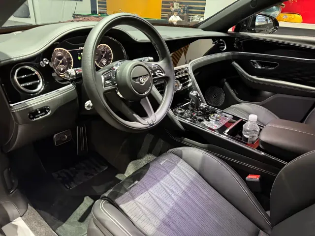 Bentley Flying Spur — Фото автомобиля 8