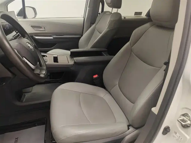 Toyota Granvia — Фото автомобиля 15