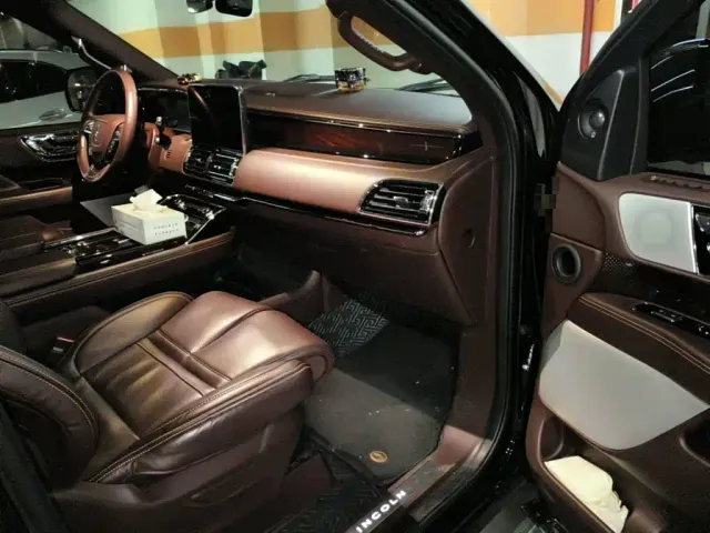 Lincoln Navigator — Фото автомобиля 13