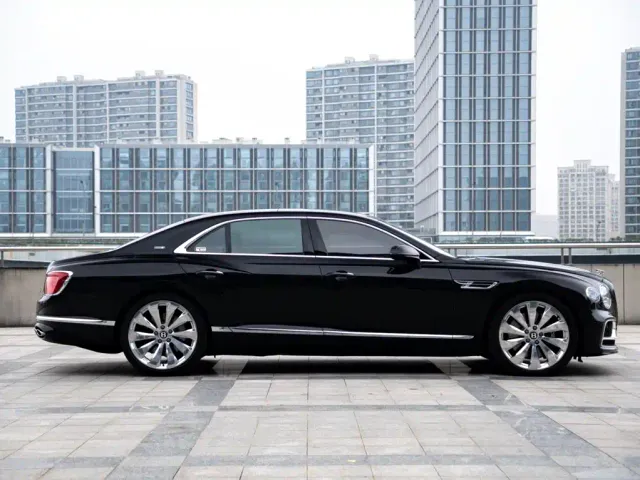 Bentley Flying Spur — Фото автомобиля 6